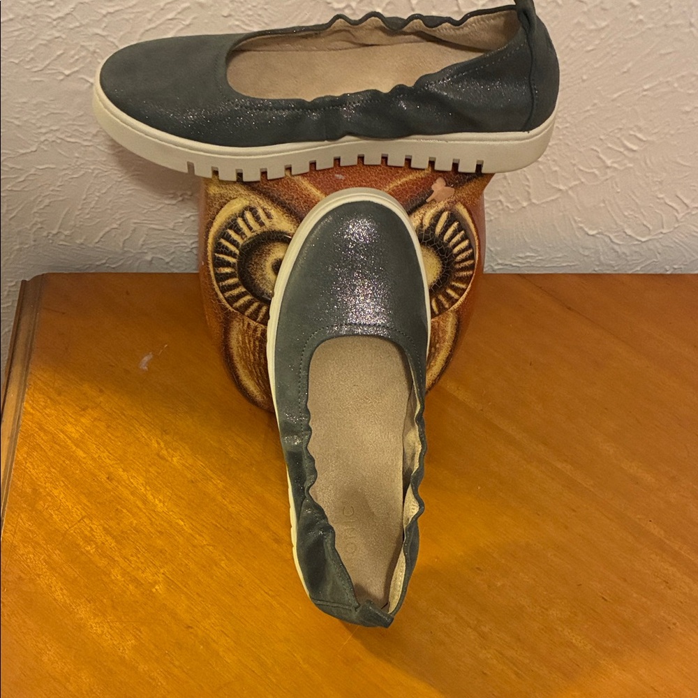 Vionic Shimmering Gray Uptown Ballet Flats